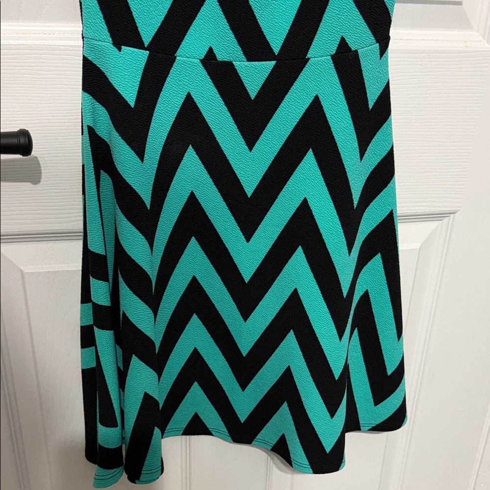 Stylish Black and Teal Chevron Mini Dress - Picture 4 of 6